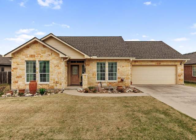Property at 141 Marion St, Meadowlakes, TX 78654, 3 beds, 2 baths