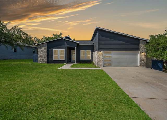 Property at 21811 Oxford Dr, Lago Vista, TX 78645, 4 beds, 2.5 baths