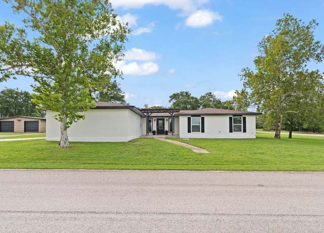 Property at 2701 Park View Dr, Marble Falls, TX 78654, 3 beds, 3 baths