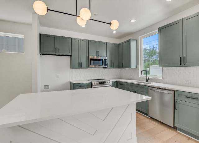 Property at 4127 E 12th St #6, Austin, TX 78721, 3 beds, 2.5 baths