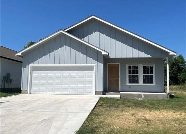 Property at 1420 Harwood St, Gonzales, TX 78629, 3 beds, 2 baths