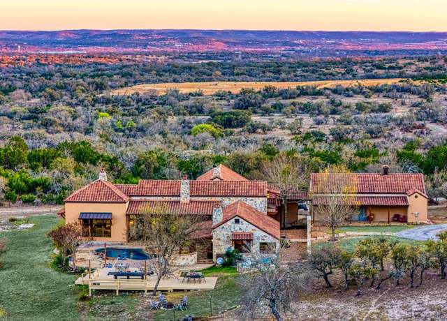 Property at 164 Camino Del Reserve, Comfort, TX 78013, 6 beds, 5.5 baths