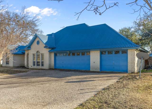 Property at 700 W Pietzsch St, Bartlett, TX 76511, 3 beds, 2 baths