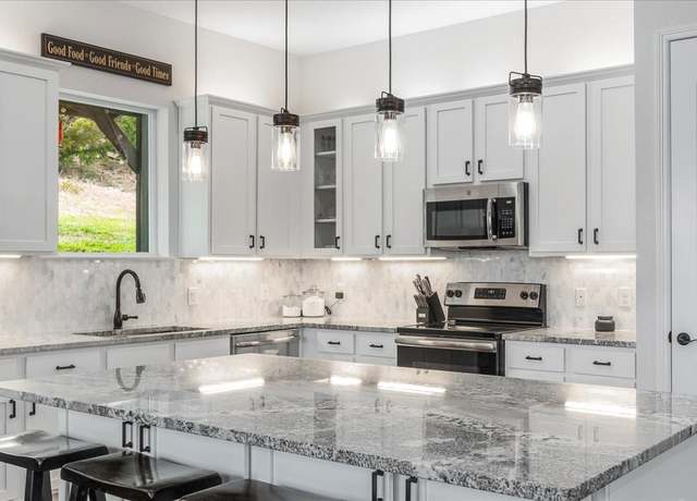 Property at 712 Newport Dr, Spicewood, TX 78669, 3 beds, 2.5 baths