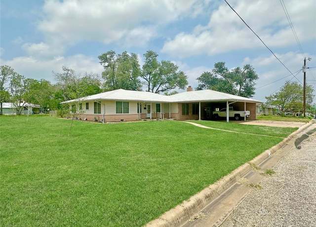 Property at 419 N Knox Ave, Giddings, TX 78942, 3 beds, 2 baths