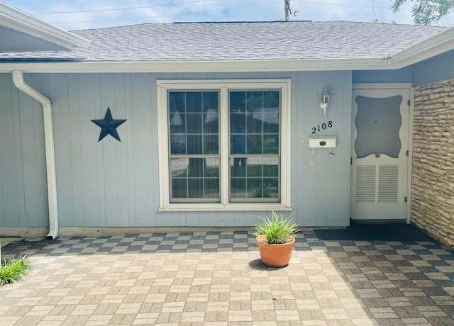 Property at 2108 Lanier Dr, Austin, TX 78757, 3 beds, 2 baths