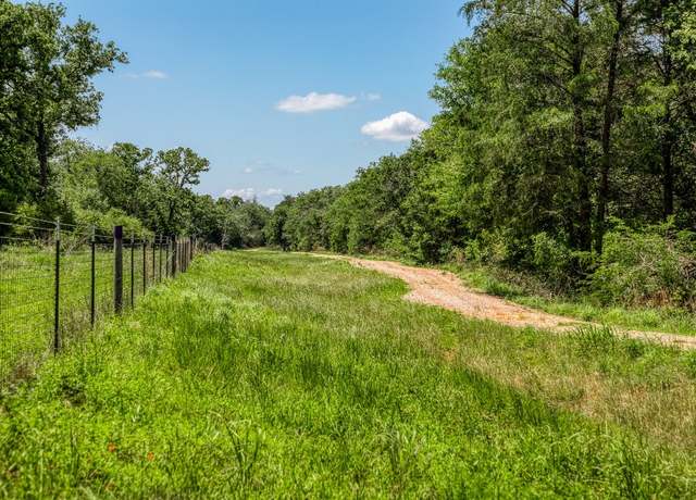 Property at 1012 County Road 438, Lexington, TX 78947