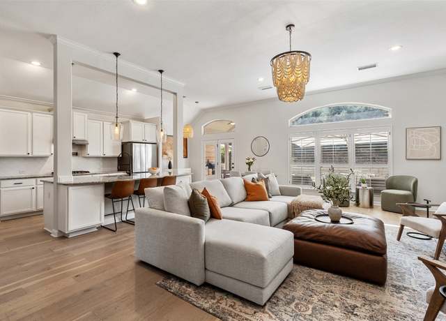 Property at 407 Highland Village Dr, Lakeway, TX 78738, 4 beds, 3 baths