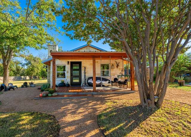 Property at 701 Winfred St, Fredericksburg, TX 78624, 2 beds, 2 baths