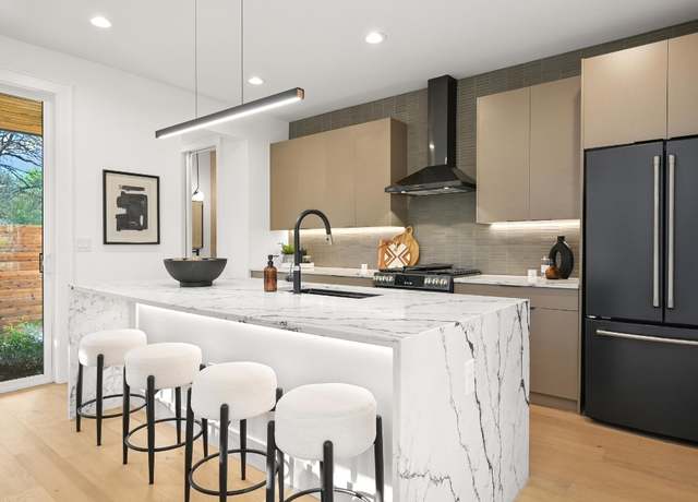 Property at 1409 Deloney St #2, Austin, TX 78721, 2 beds, 2.5 baths