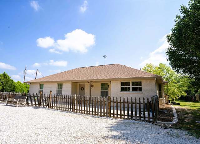 Property at 194 Rabbit Trl, Dale, TX 78616, 3 beds, 2 baths