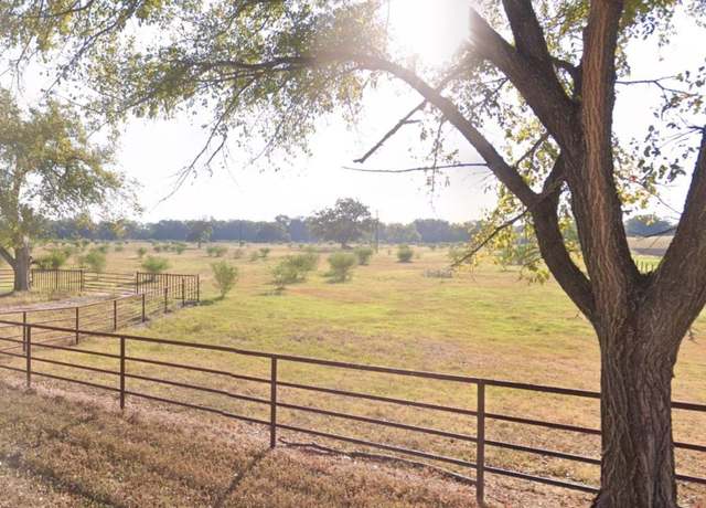Property at 465 Oak Grove Rd, Luling, TX 78648