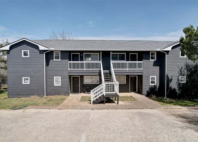 Property at 450 Shady Bluff Dr, Wimberley, TX 78676, 8 beds, 4 baths