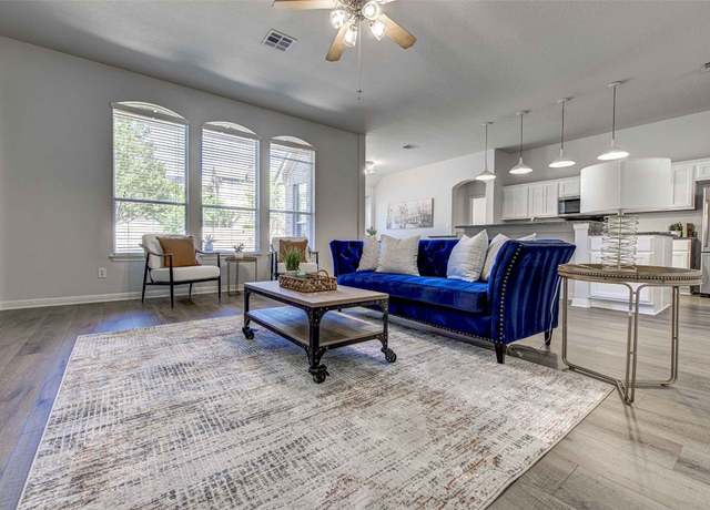 Property at 101 Bolton Dr, Austin, TX 78737, 4 beds, 3.5 baths
