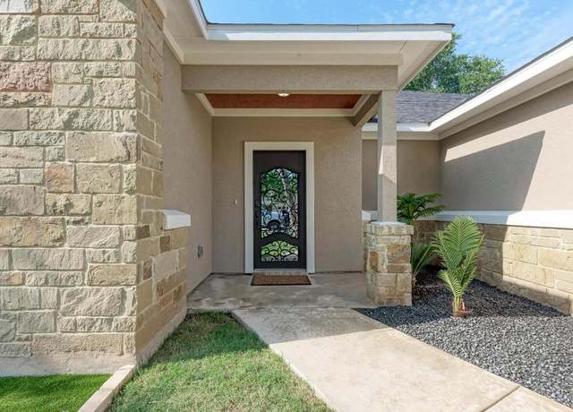 Property at 116 Mokulua Ln, Bastrop, TX 78602, 4 beds, 2 baths
