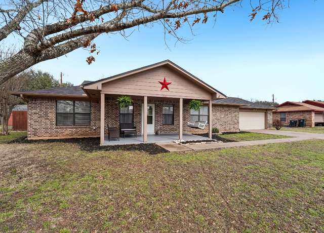 Property at 402 Laurel St, Bastrop, TX 78602, 3 beds, 2 baths