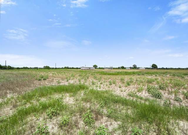 Property at 1137 Saddleback Dr, Bellville, TX 77418
