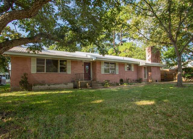 Property at 403 4th Ave, Smithville, TX 78957, 3 beds, 1 bath