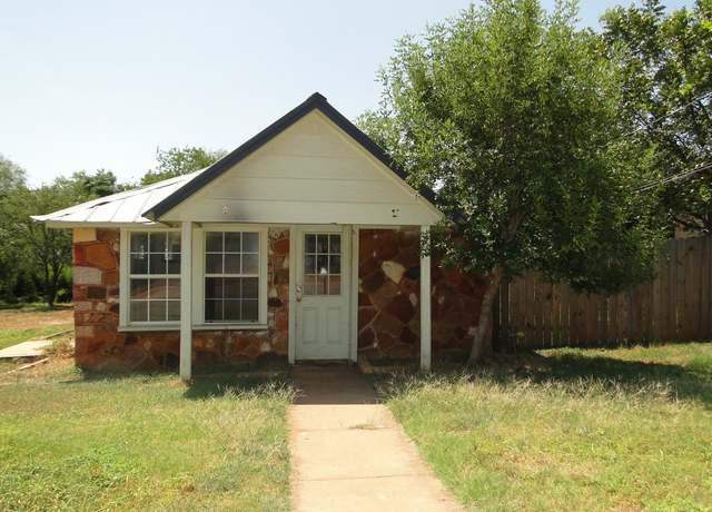 Property at 604 E Luce St, Llano, TX 78643, 2 beds, 1 bath