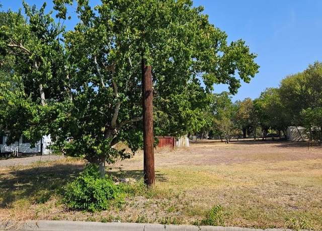 Property at 321 W Olive St, Lockhart, TX 78644