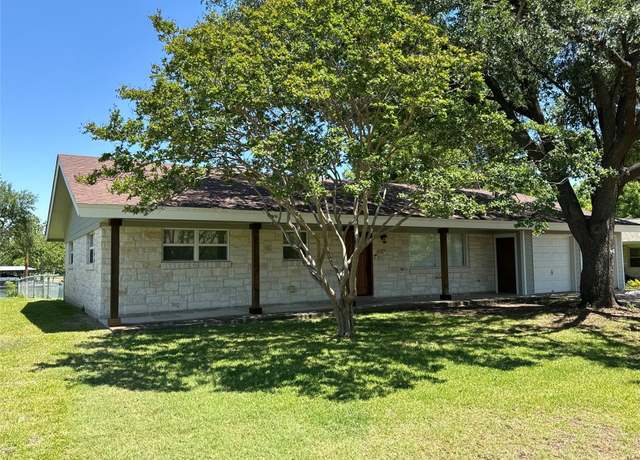 Property at 304 E Pheasant Rd, Highland Haven, TX 78654, 2 beds, 2 baths