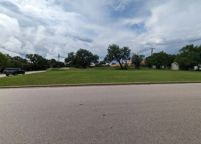 Property at 1602 S Chestnut St, Lampasas, TX 76550