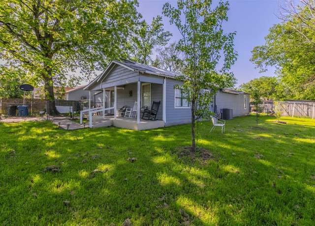 Property at 409 E Houston St, Mexia, TX 76667, 3 beds, 2 baths