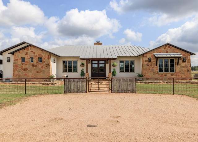 Property at 5686 Ranch Road 1631 Rd, Fredericksburg, TX 78624, 3 beds, 2.5 baths