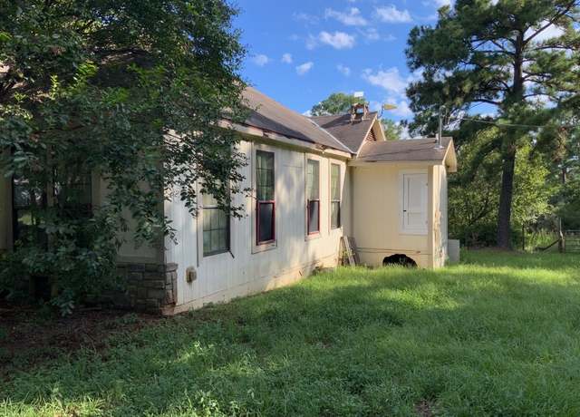 Property at 810 Pine Valley Loop, Smithville, TX 78957, 3 beds, 2 baths
