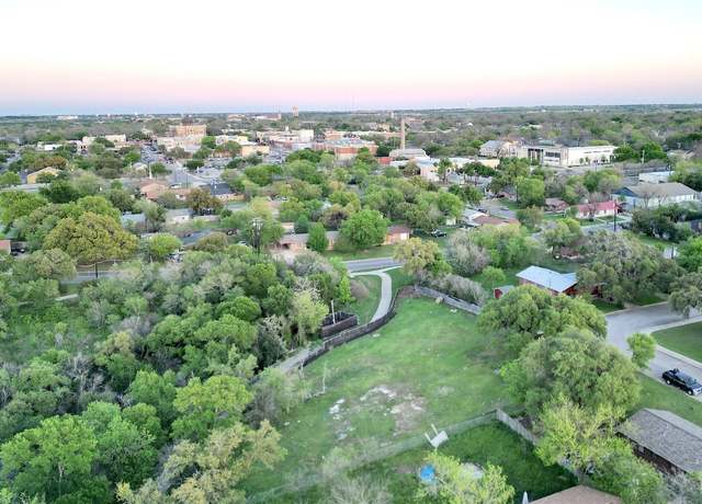 Property at 701 Montgomery St, Georgetown, TX 78626