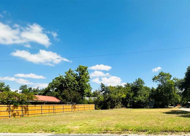 Property at 605 N Avenue C, Elgin, TX 78621