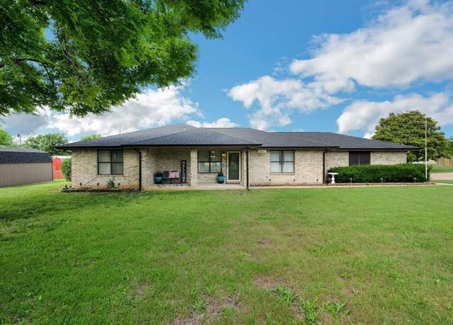 Property at 811 N 4th St, Jarrell, TX 76537, 2 beds, 2 baths