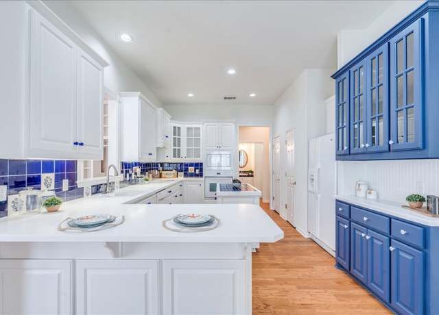 Property at 2213 Garden Ct, San Marcos, TX 78666, 3 beds, 2.5 baths