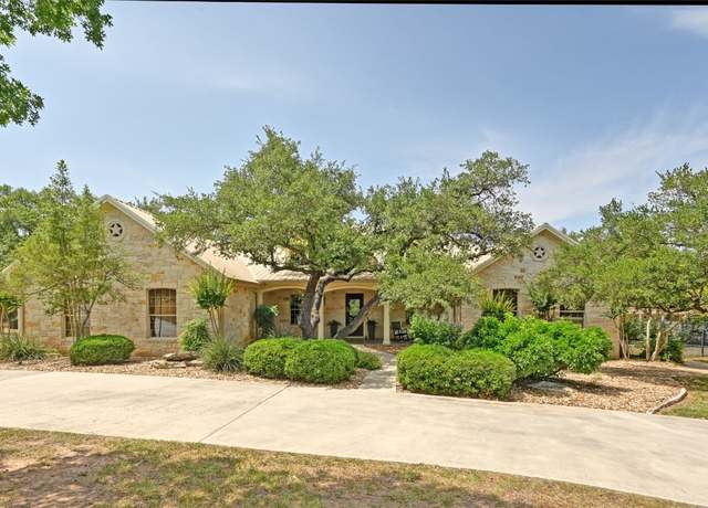 Property at 290 Trailmaster Cir, Driftwood, TX 78619, 4 beds, 3.5 baths