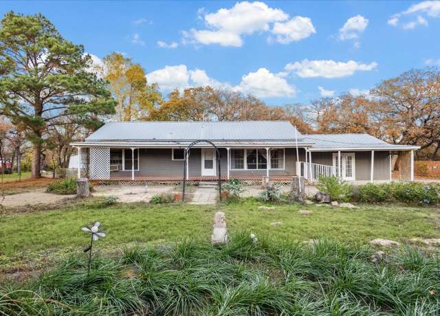Property at 166 Shady Dr, Elgin, TX 78621, 3 beds, 1 bath