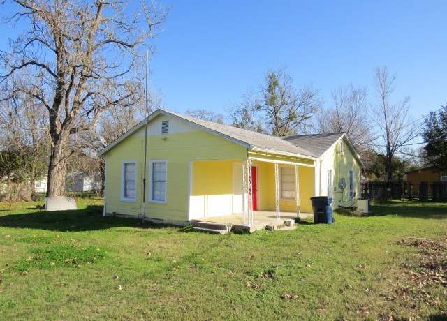 Property at 627 White Ave, Rockdale, TX 76567, 3 beds, 1 bath