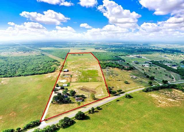 Property at 1591 Leissner School Rd, Seguin, TX 78155, 7 beds, 3.5 baths