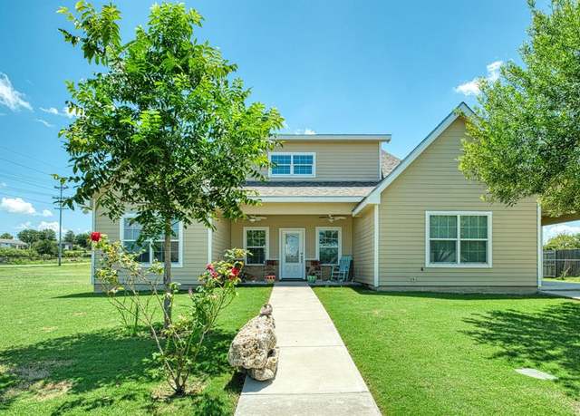 Property at 2409 Pecan St, Bastrop, TX 78602, 3 beds, 3 baths