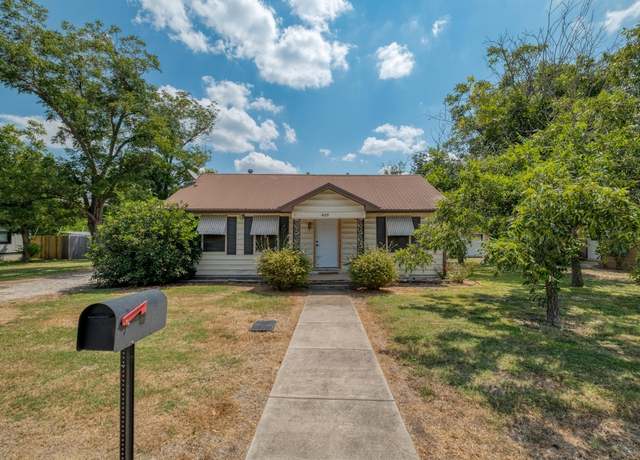 Property at 602 Sloan St, Taylor, TX 76574, 3 beds, 1.5 baths