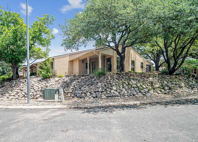 Property at 428 Summit Cir, Fredericksburg, TX 78624, 2 beds, 2 baths