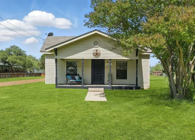Property at 103 N Avenue Q Ave, Johnson City, TX 78636, 2 beds, 1 bath