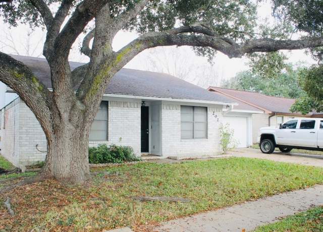 Property at 202 Byron Dr, Victoria, TX 77901, 2 beds, 1.5 baths
