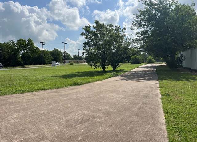 Property at 212 E Lake Dr, Taylor, TX 76574