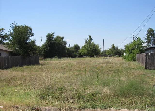 Property at 1310 Marshall St, Taylor, TX 76574