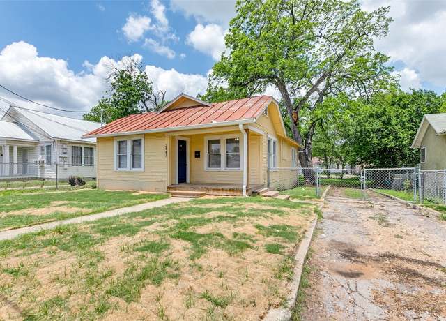 Property at 2447 E Houston St, San Antonio, TX 78202, 3 beds, 1 bath