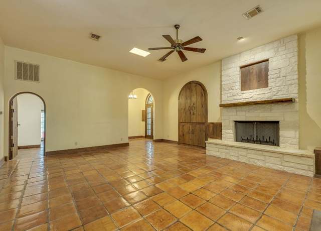 Property at 303 Twin Creek Rd, Manchaca, TX 78652, 3 beds, 3.5 baths