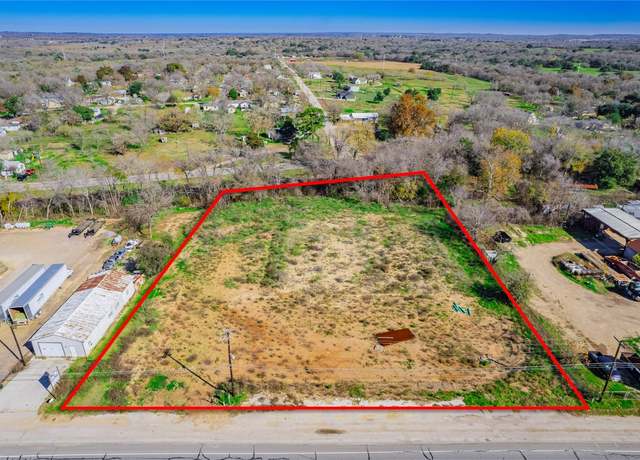 Property at 1561 E Pierce St, Luling, TX 78648
