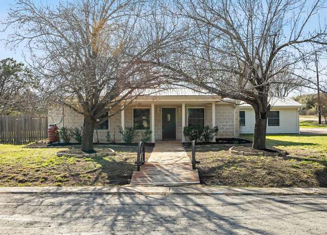 Property at 300 Grand Prairie Cir, Dripping Springs, TX 78620, 3 beds, 2 baths