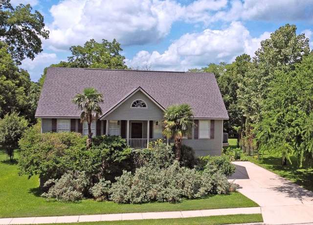 Property at 325 Fair Ln, New Braunfels, TX 78130, 3 beds, 2.5 baths