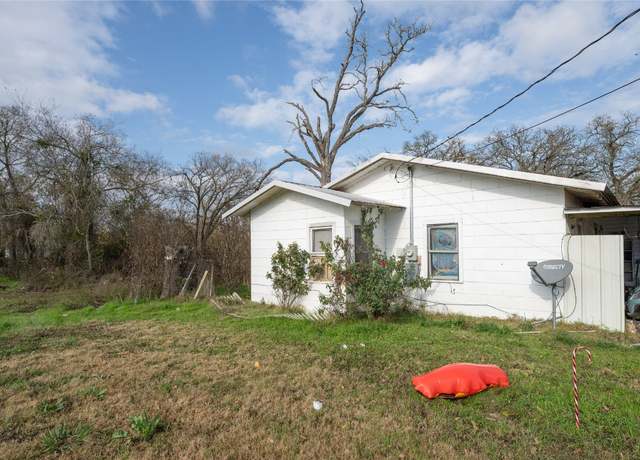 Property at 303 Yoakum St, Rockdale, TX 76567, 3 beds, 1 bath
